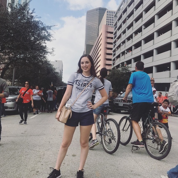 Meet your Posher, Elisha - Picture 3 of 3